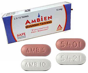 Verpackung von Ambien (Zolpidem), einem verschreibungspflichtigen Schlafmittel. Weiße Tabletten in einer Blisterpackung.